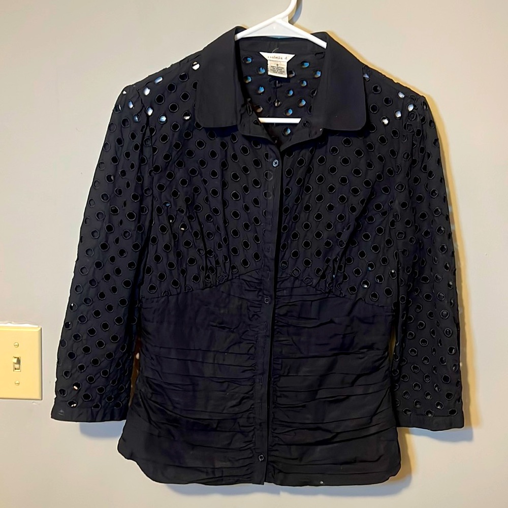 Isabela D. Black Cotton Eyelet Pleated Sleeve Button Up Shirt Size: 8